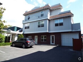 Building Photo - 3644 Woodland Park Ave N