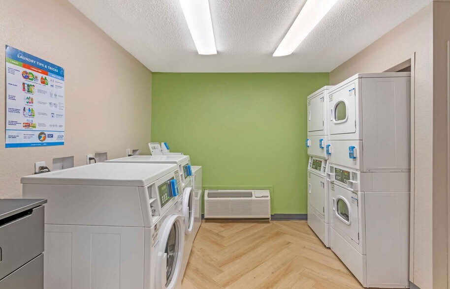Building Photo - Furnished Studio-Melbourne - Airport