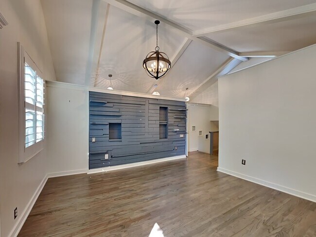 Building Photo - 8902 Redondo Dr