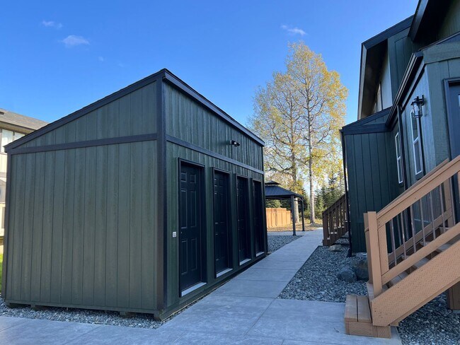 Building Photo - 108 S Tinker Ln