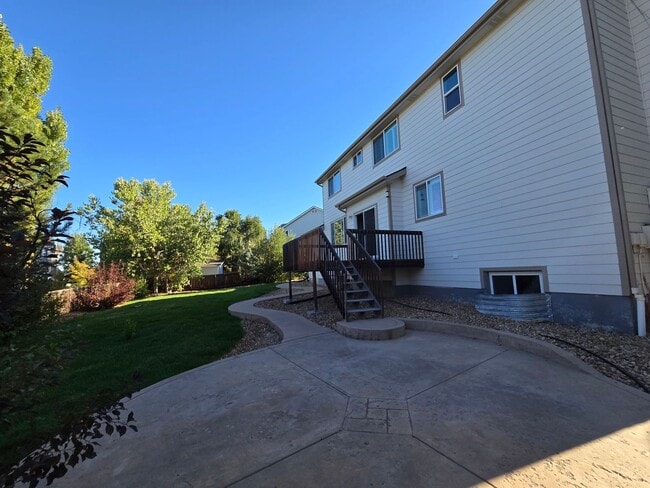 Building Photo - Large 4 bed with study and loft  in Vista Pointe