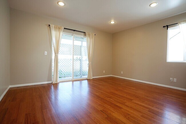 Building Photo - Beautiful North Hollywood 3 Bedroom, 2 Bath Single Family Home  *** Non-Smoking***