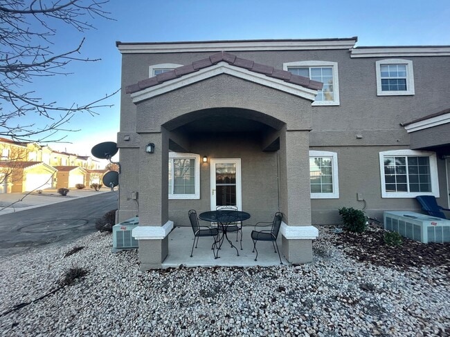 Building Photo - Great Sparks Townhouse!