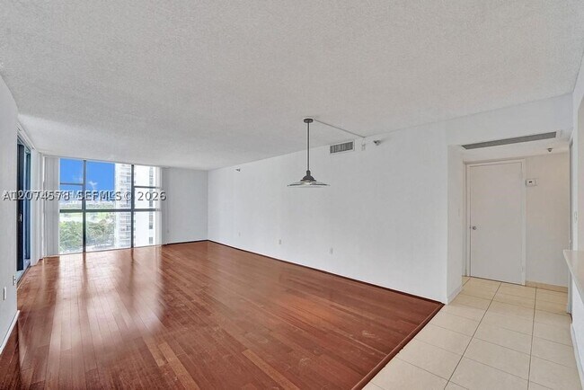 Building Photo - 20505 E Country Club Dr