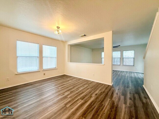 Building Photo - Beautifully Updated 2-Story 3-Bedroom, 2.5-Bathroom Gem Nestled in the Heart of San Antonio!