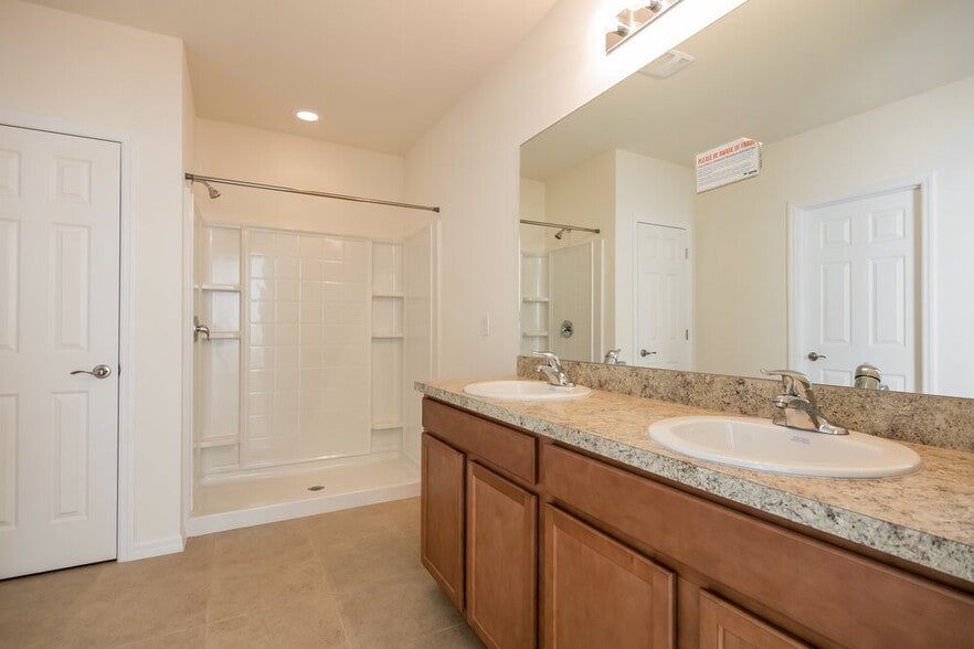 Building Photo - 1418 SW 1st Ave