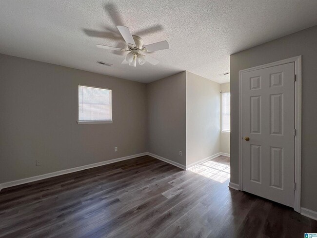 Building Photo - Beautifully Maintained 3BR Home with Extra Living Space
