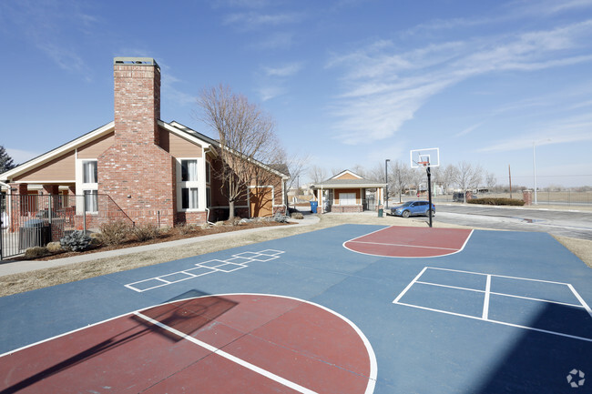 Building Photo - Willow Run Village