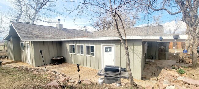 Building Photo - Pre-Lease Avail. 06/01 - Open & Bright, Updated Flooring, W/D Available