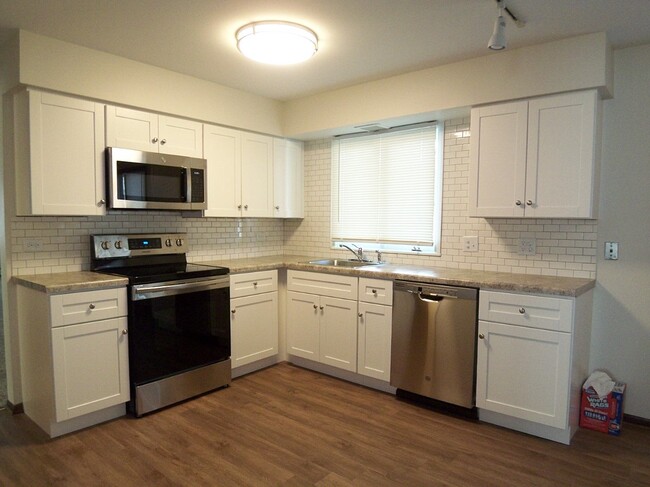 Building Photo - 4381 Woodland Ave
