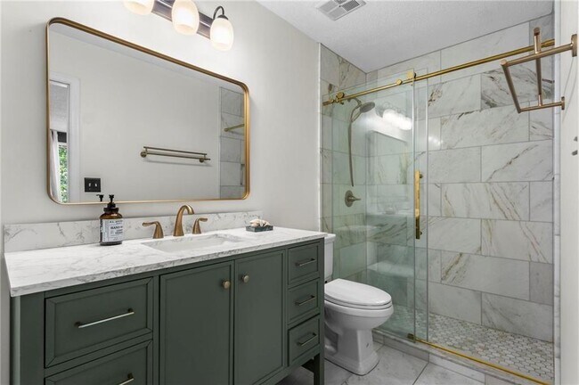 Building Photo - 1028 Riverbend Club Dr SE