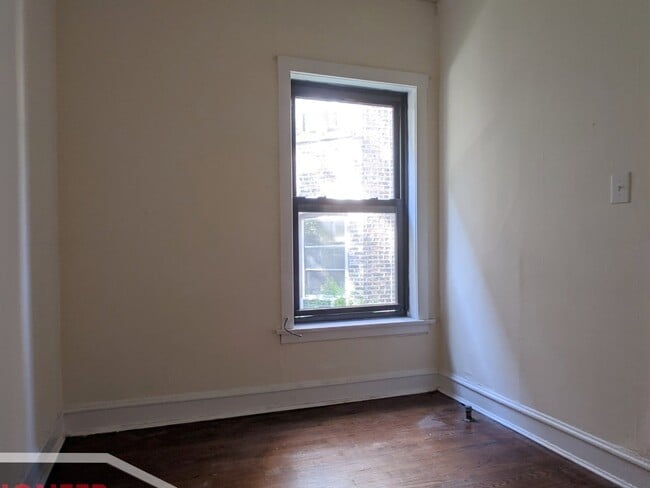 Building Photo - 2428 N Sawyer Ave