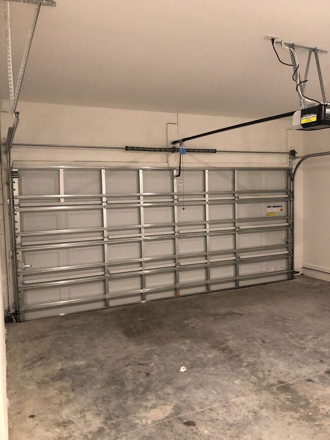 Building Photo - 3 Bedroom, 2.5 Bath East Orlando Townhome ...