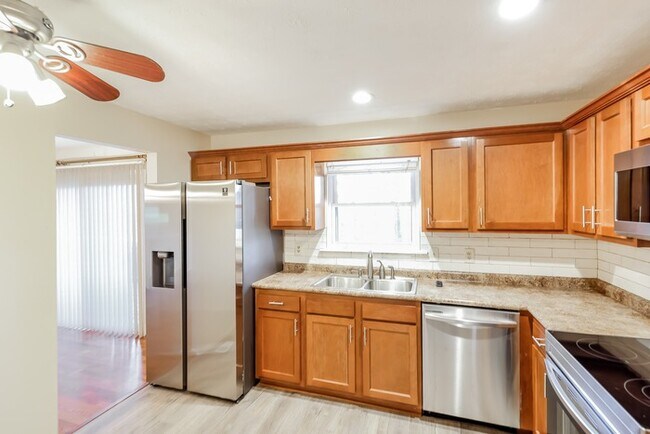 Building Photo - 5323 Dixieland Rd