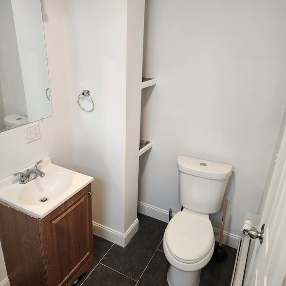 Building Photo - 11 Cady St