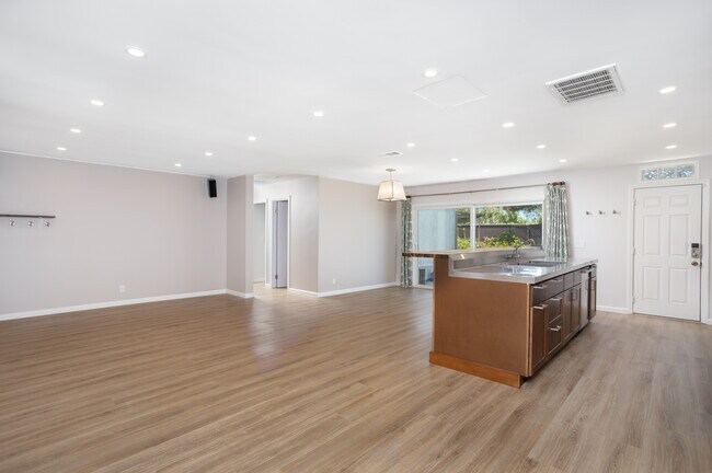 Building Photo - 4742 Seaford Pl