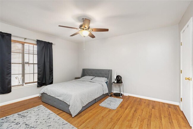 Building Photo - 2824 Briarhurst Dr