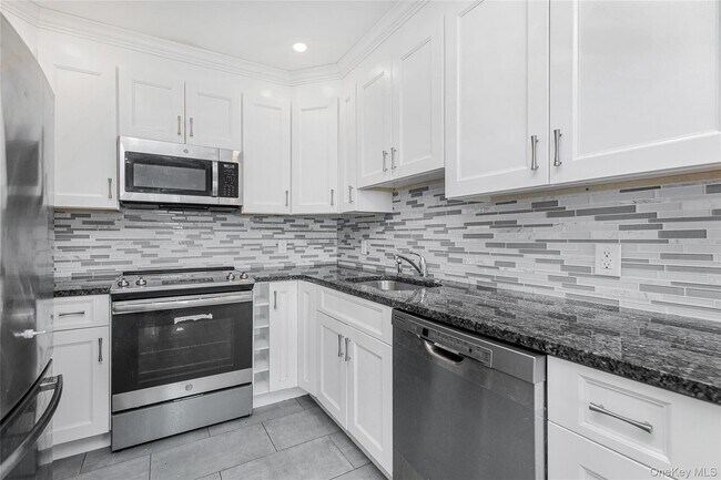 Building Photo - 174 Ashford Ave