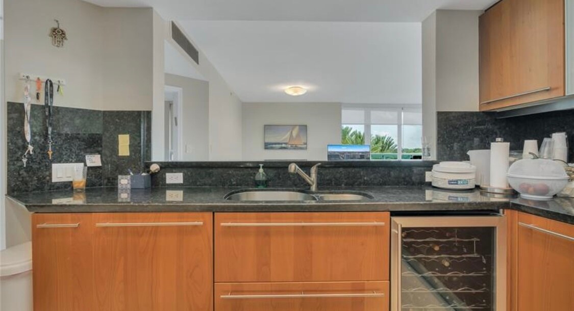 Building Photo - 9401 Collins Ave