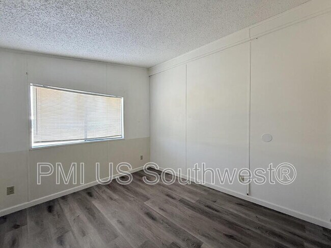 Building Photo - 4453 Calle del Media