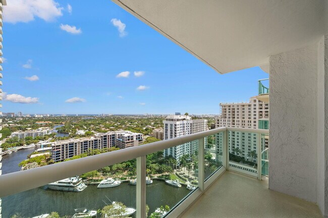 Building Photo - 347 N New River Dr E