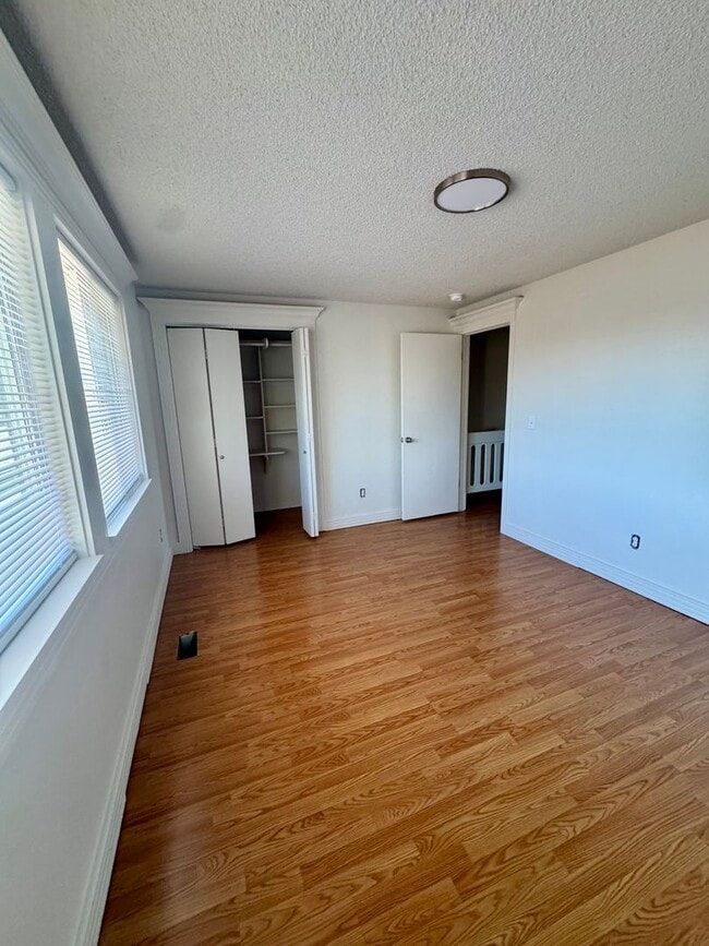 Building Photo - Great location 2 bedroom Condo