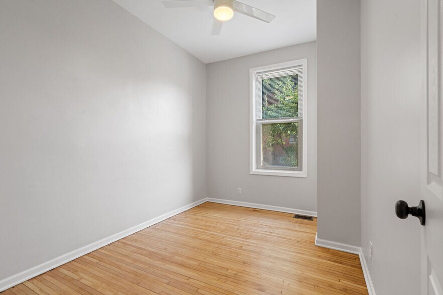 Building Photo - 2900 N Damen Ave