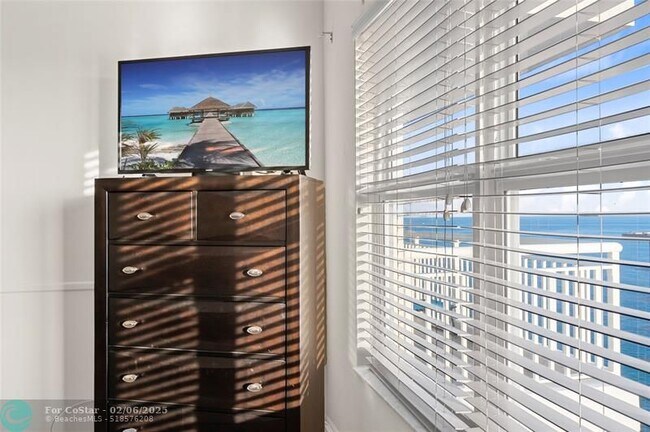 Building Photo - 3850 Galt Ocean Dr