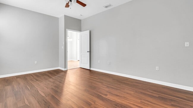 Building Photo - Beautiful 3BD/2BTH Home in Colony Lakes!