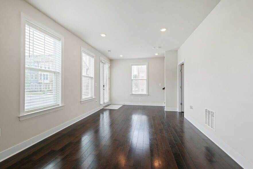 Building Photo - 143 Rubens Dr