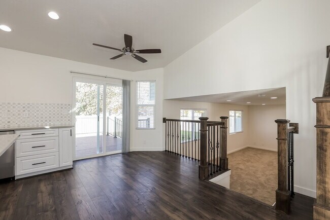 Building Photo - 4732 Helenic Ln