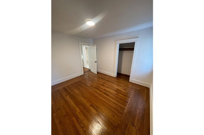 Building Photo - 235 Russell St