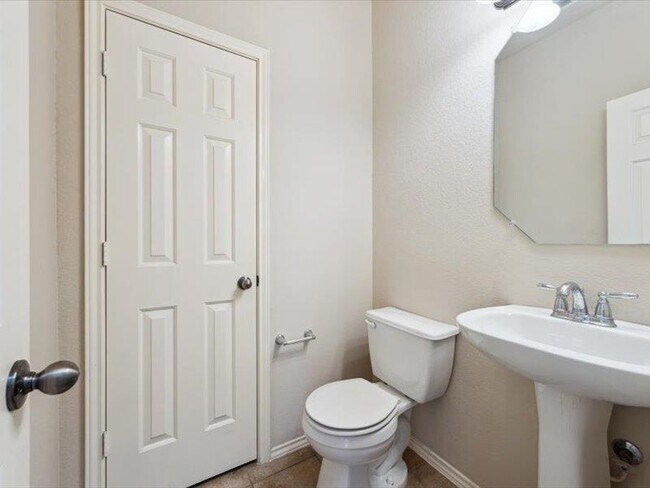 Building Photo - 8721 Blackvireo Dr