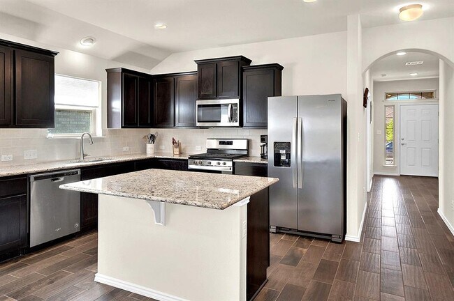 Building Photo - 116 Alba Ave