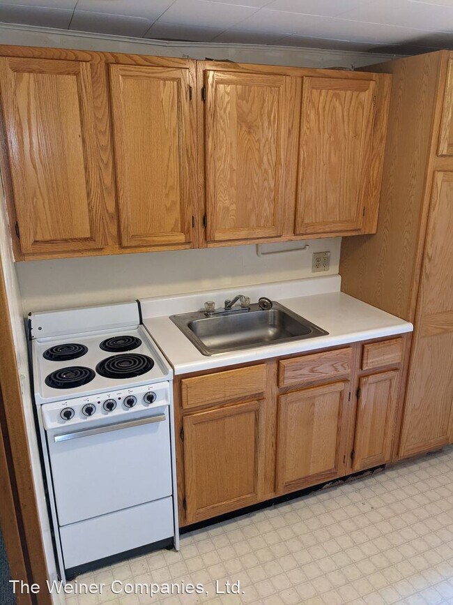 Building Photo - 1 br, 1 bath Apartment - 906 W. Springfiel...