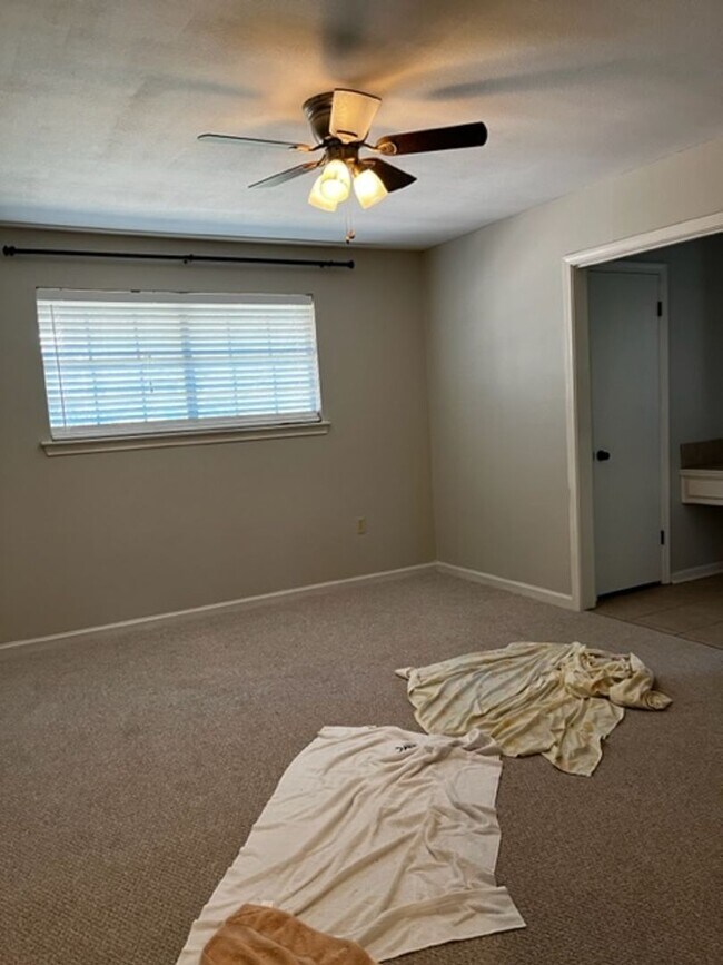 Building Photo - 755 Burgin Ave