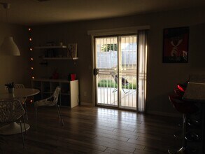 Building Photo - Wonderful 3bdrm 2bath Family Style Home in...