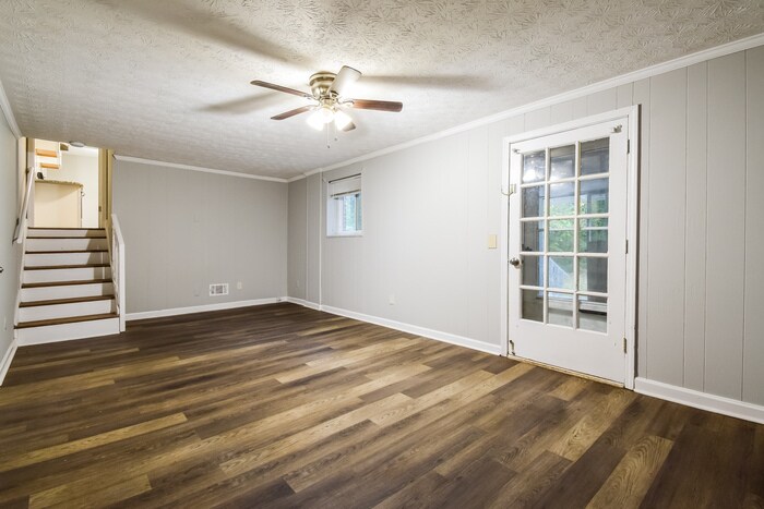 Building Photo - 191 Lucan Way