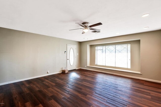 Building Photo - Remodeled property with lots of space and ...