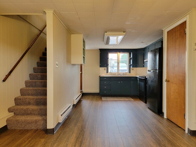 Building Photo - 984 W Main St