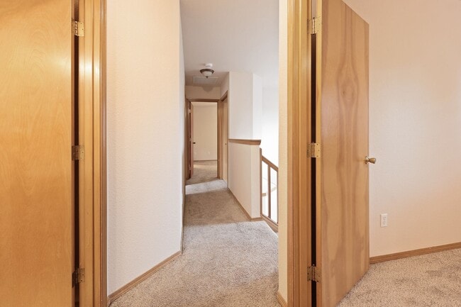 Building Photo - Move in ready now! 4 bedrooms in Lacey - North Thurston School district.