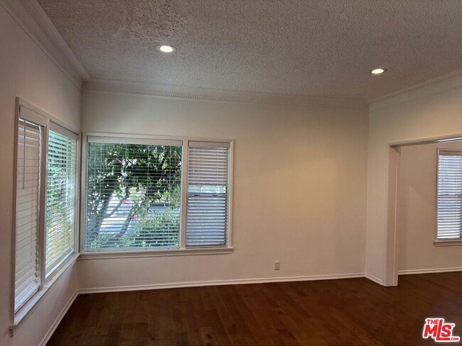 Building Photo - 122 Orlando Ave