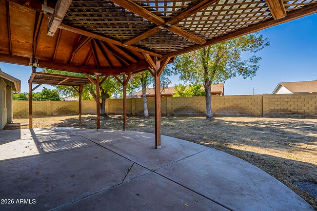 Building Photo - 8844 W Cavalier Dr