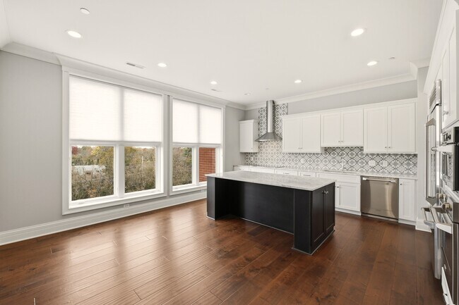 Building Photo - 6600 Seminary Woods Pl