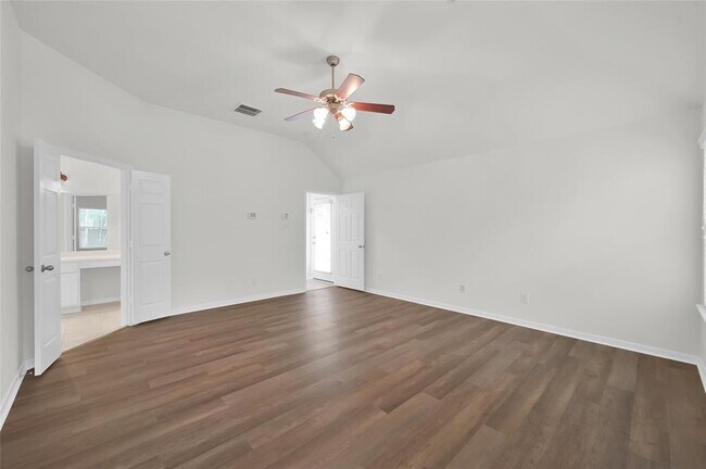 Building Photo - 10 Barker Ridge Ct
