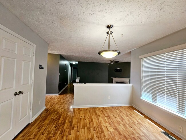 Building Photo - Town Of Springlake