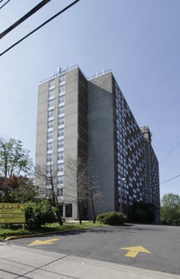 Building Photo - Luther Towers