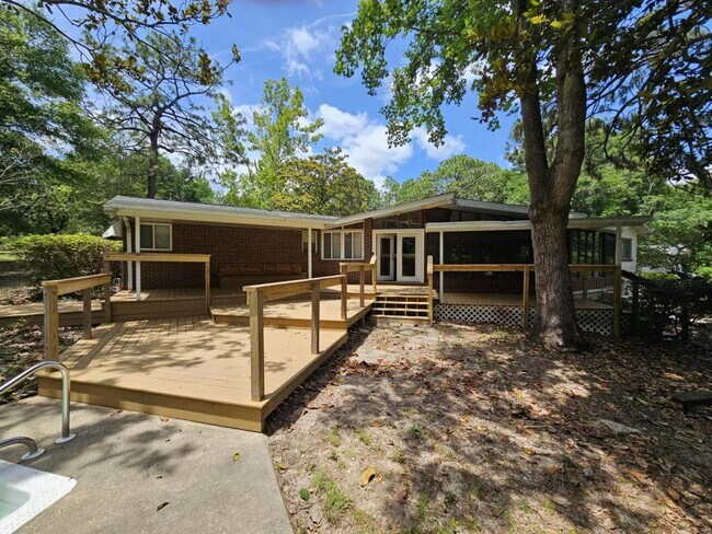 Building Photo - 661 Brookmeade Dr