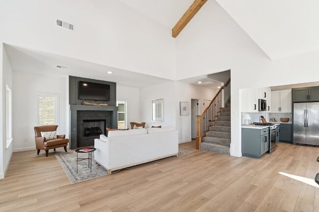 Building Photo - Fully Furnished 4 Bedroom + Bonus Room