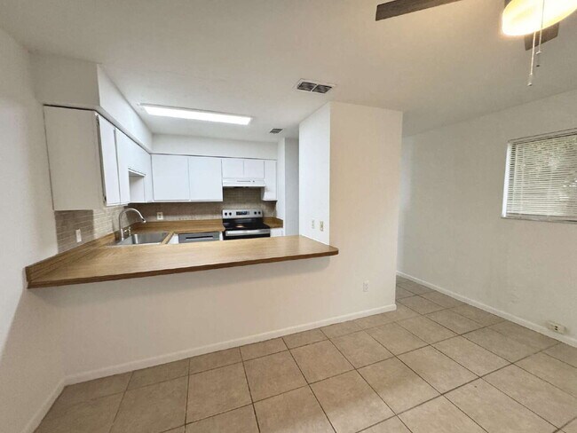 Building Photo - Newly Renovated 1-Bedroom Apartment w/ Water Included!